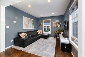 535 20th Ave E, Unit 205 in Seattle, WA - Building Photo - Building Photo