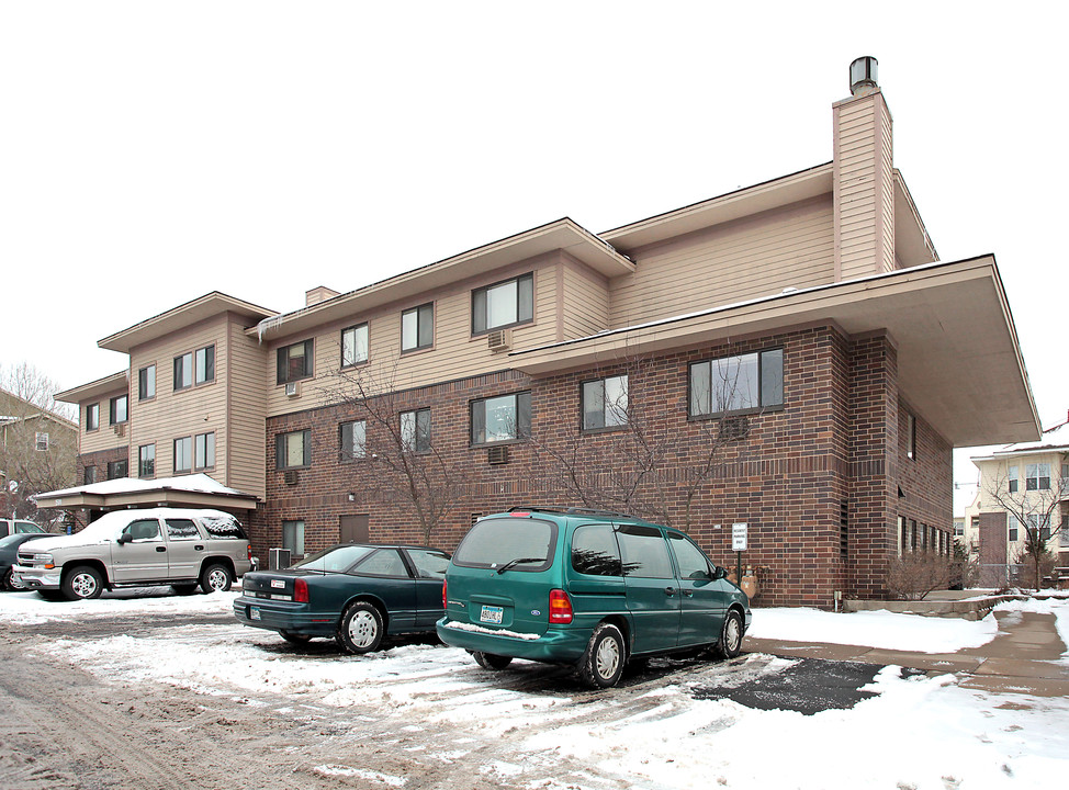 West Apartments in Burnsville, MN - Building Photo