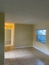 300 SW 16th Ct, Unit #2 in Fort Lauderdale, FL - Foto de edificio - Building Photo