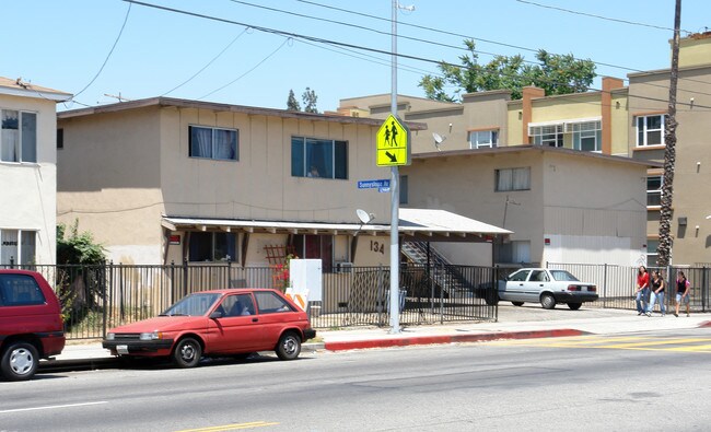 13463 Vanowen St in Van Nuys, CA - Building Photo - Building Photo