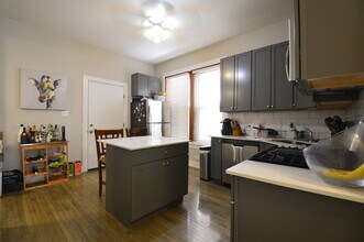 2336 W Iowa St in Chicago, IL - Building Photo - Building Photo