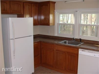 86 Plympton St in Middleboro, MA - Building Photo