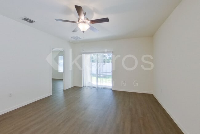 32021 Katelin Cir in Leesburg, FL - Building Photo - Building Photo