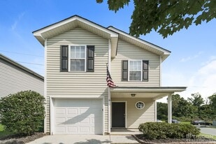 325 Cayman Way in Charlotte, NC - Building Photo