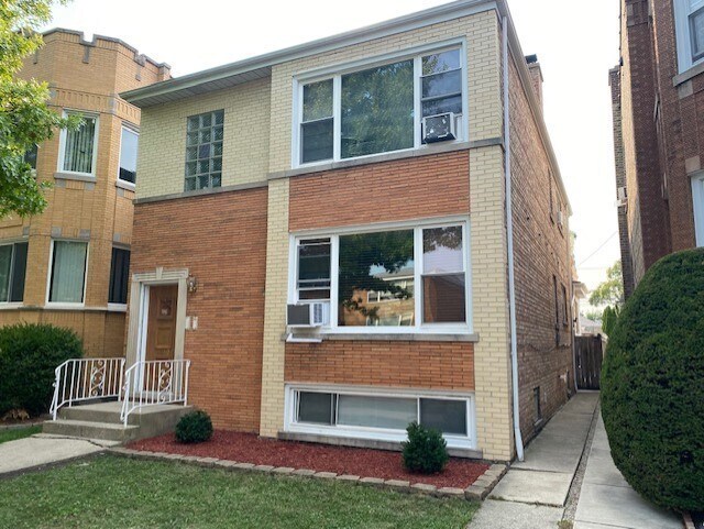 5530 N Mango Ave in Chicago, IL - Building Photo