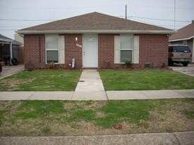 3823 Jupiter Dr in Chalmette, LA - Building Photo
