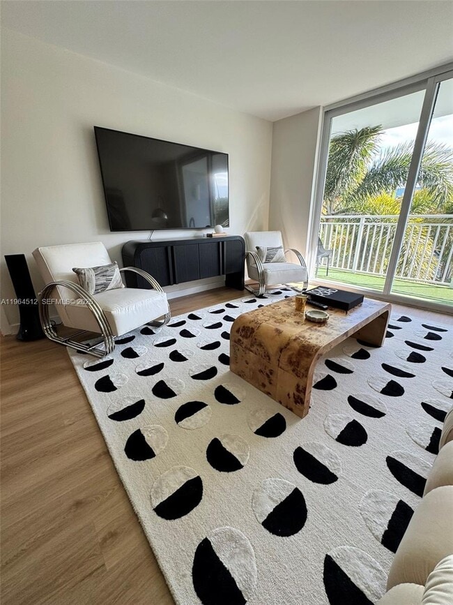 1045 10th St in Miami Beach, FL - Building Photo - Building Photo