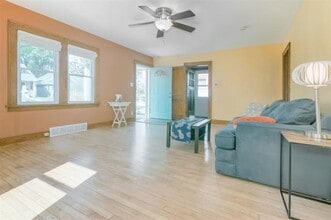 615 Pine St, Unit Unit 1 in Madison, WI - Building Photo - Building Photo