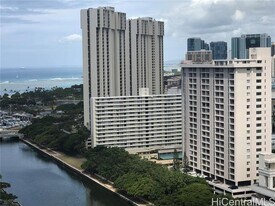 1717 Ala Wai Blvd in Honolulu, HI - Building Photo
