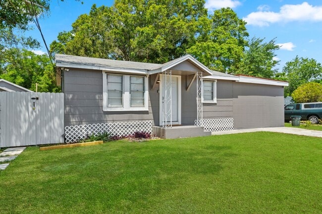 4660 24th St N in St. Petersburg, FL - Foto de edificio - Building Photo