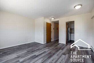 1400 Chicago Ave, Unit 208 in Evanston, IL - Building Photo - Building Photo