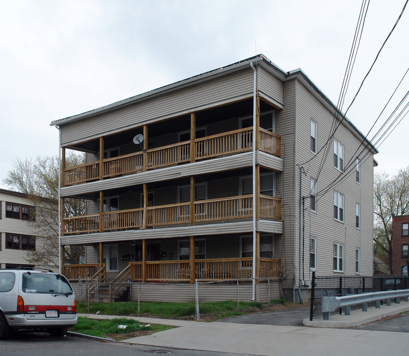 18 Bemis St in Chicopee, MA - Foto de edificio