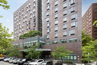 Yomo Toro Apartments in New York, NY - Foto de edificio - Building Photo