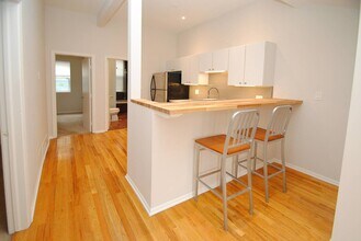 711 N Hoyne Ave in Chicago, IL - Building Photo - Building Photo