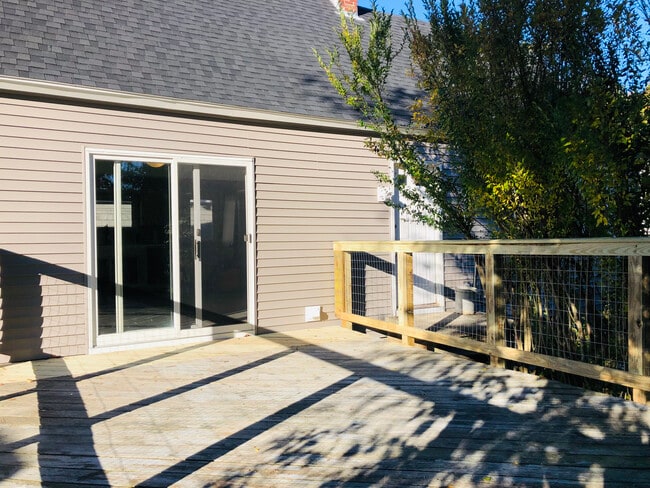 102 Fruit St in Bangor, ME - Building Photo - Building Photo