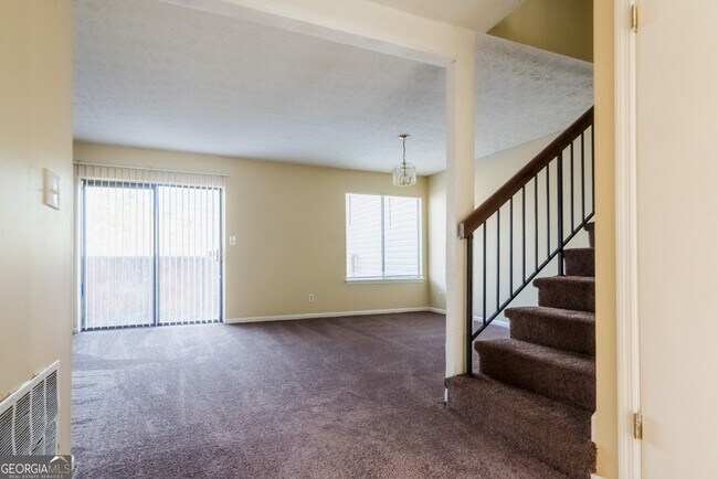 8564 Creekwood Way in Jonesboro, GA - Building Photo - Building Photo