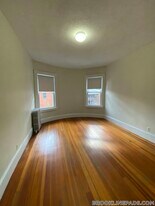 1589 Beacon St in Brookline, MA - Building Photo