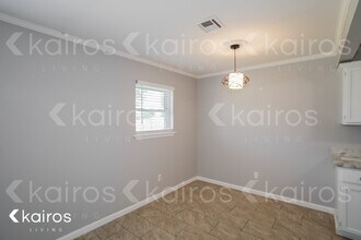 204 NE 19th St in Moore, OK - Foto de edificio - Building Photo