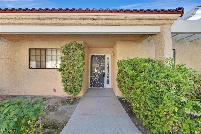 2851 S Valley View Blvd in Las Vegas, NV - Building Photo - Building Photo