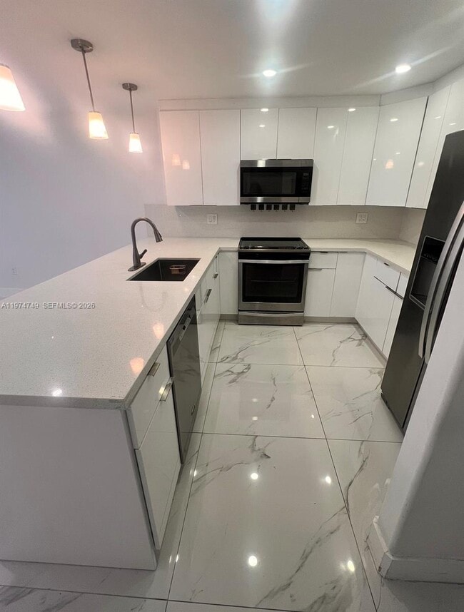 10525 SW 112th Ave in Miami, FL - Foto de edificio - Building Photo