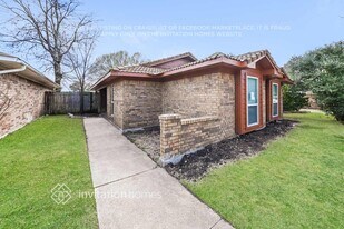 1112 Sandalwood Ln in Desoto, TX - Building Photo