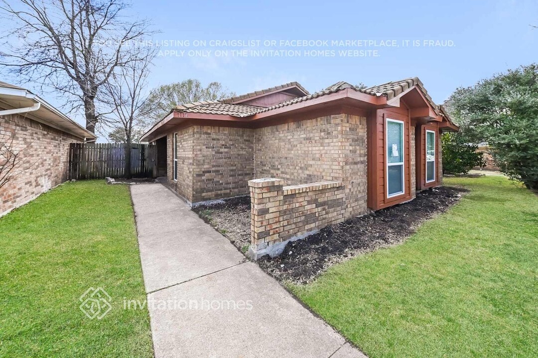 1112 Sandalwood Ln in Desoto, TX - Building Photo