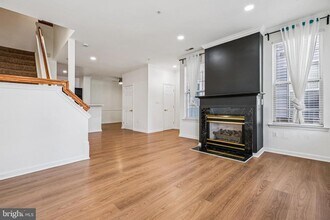 8 Crusader Ct in Germantown, MD - Building Photo - Building Photo