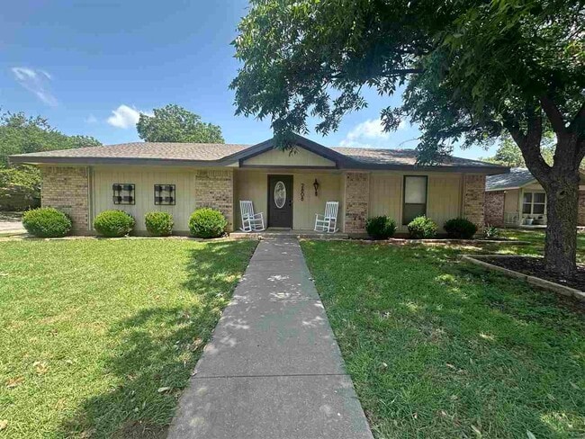 property at 2808 Ecleto Blvd