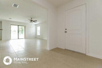 8245 Silverbell Loop in Brooksville, FL - Foto de edificio - Building Photo