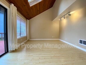 2370 E Phillips Lake Loop Rd in Shelton, WA - Building Photo - Building Photo