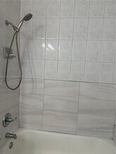 8856 NW 140th Ln in Miami Lakes, FL - Building Photo - Building Photo