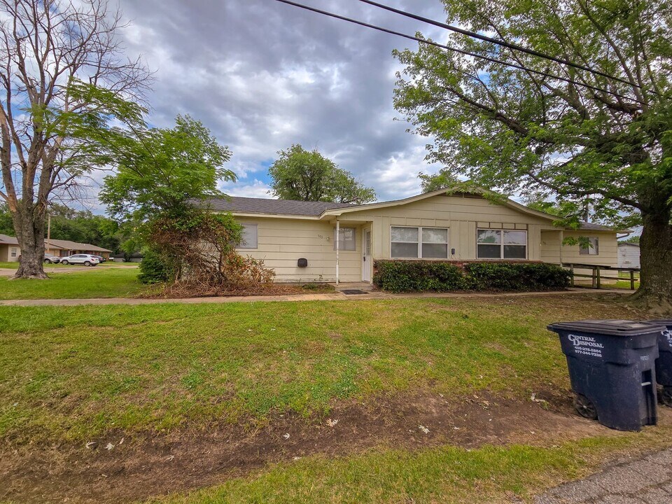 1103 E Parker St in Shawnee, OK - Building Photo