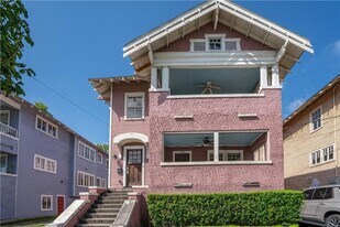 8010 S Claiborne Ave in New Orleans, LA - Building Photo