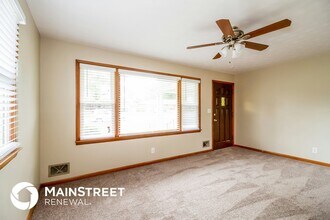 2320 Embassy Ln in Louisville, KY - Building Photo - Building Photo