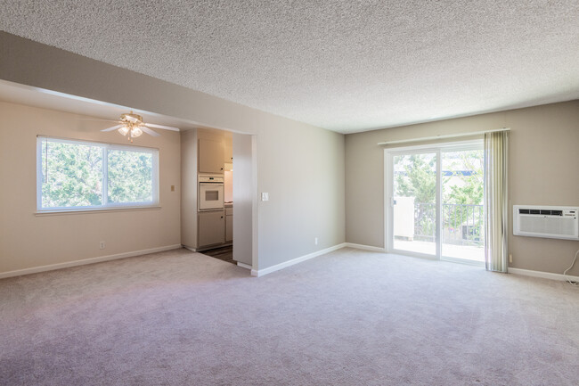 Towne Terrace Apartments in Los Gatos, CA - Building Photo - Interior Photo