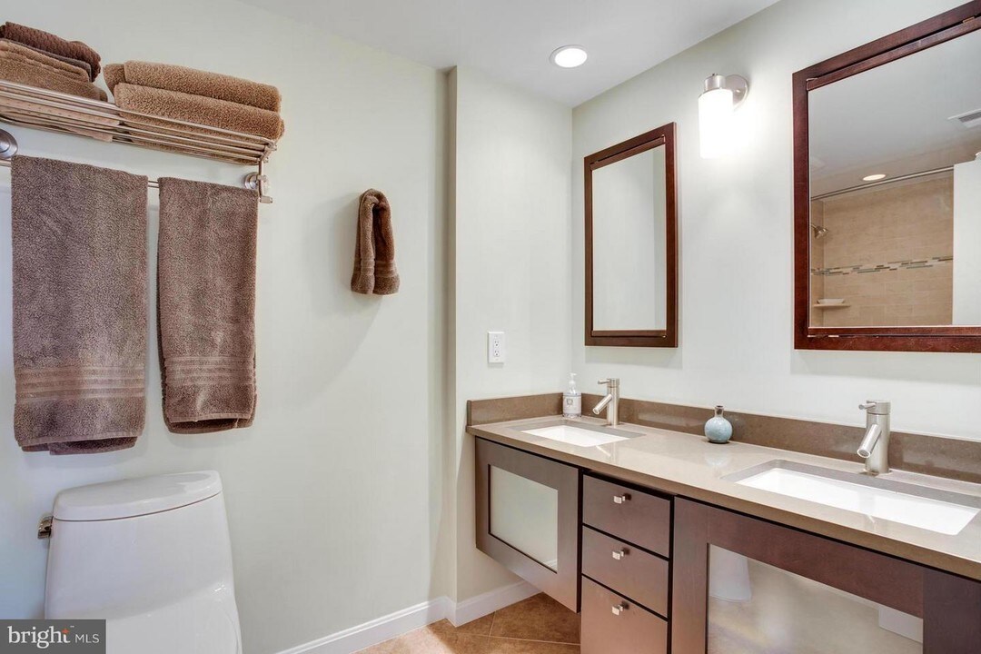 115 N Lee St-Unit -BH502 in Alexandria, VA - Building Photo