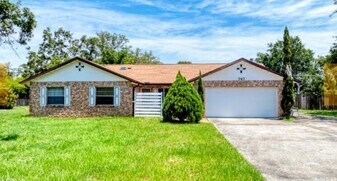 747 Taylor Rd in Port Orange, FL - Building Photo