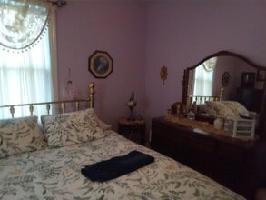 74 W Hoffman Ave in Lindenhurst, NY - Building Photo - Building Photo