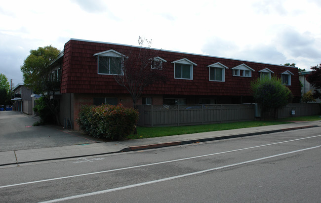 Chateau Beau Apartments in Sunnyvale, CA - Building Photo - Building Photo