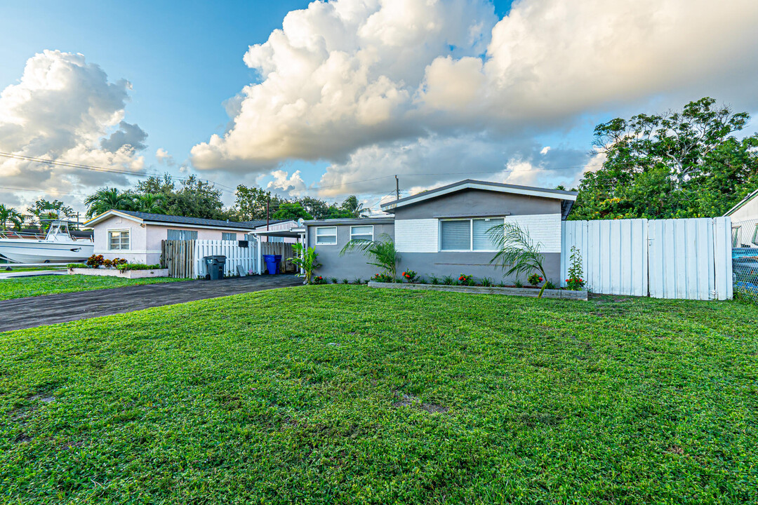 6661 Meade St in Hollywood, FL - Building Photo