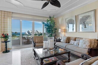 2000 Jimmy Buffett Mem Hwy in Jupiter, FL - Building Photo - Building Photo