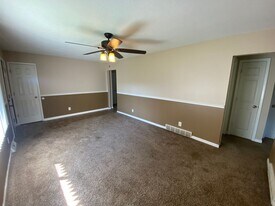 215 Caulder Ave in Des Moines, IA - Building Photo