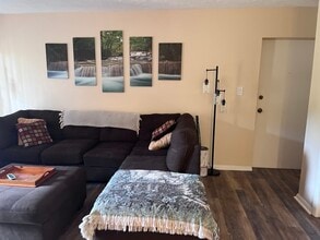 4220 Crystal Ct, Unit 3D in Hampstead, MD - Foto de edificio - Building Photo