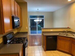 496 Majestic Ln in Oswego, IL - Building Photo - Building Photo