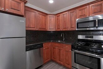 319 Brook Ave in Bay Shore, NY - Building Photo - Building Photo