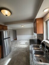 8586 Helen St in Center Line, MI - Building Photo - Building Photo