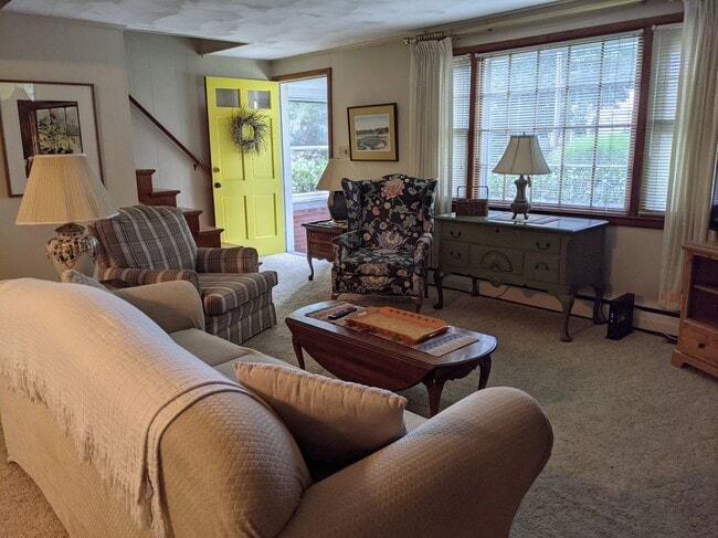 89 Grove Beach Rd N in Westbrook, CT - Building Photo - Building Photo
