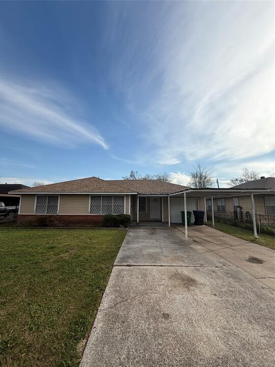 13018 Joliet St in Houston, TX - Building Photo