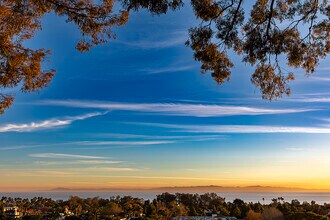 Channel View Apartments in Santa Barbara, CA - Foto de edificio - Building Photo