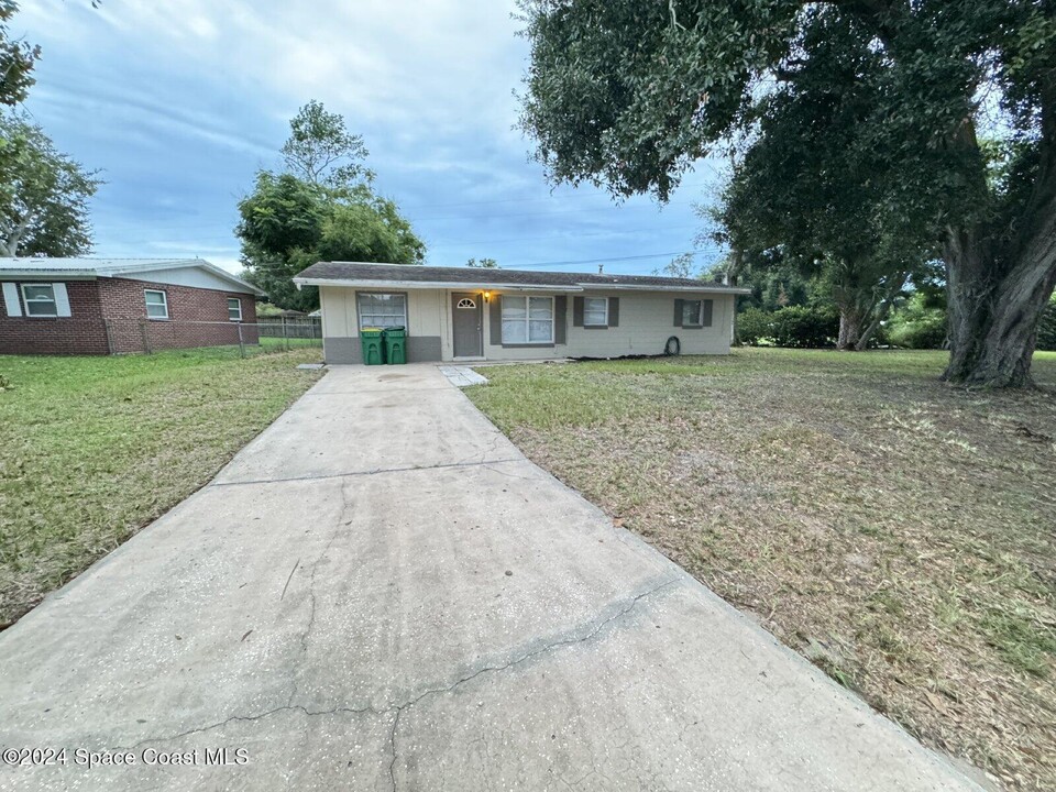 2945 Beth St in Titusville, FL - Building Photo